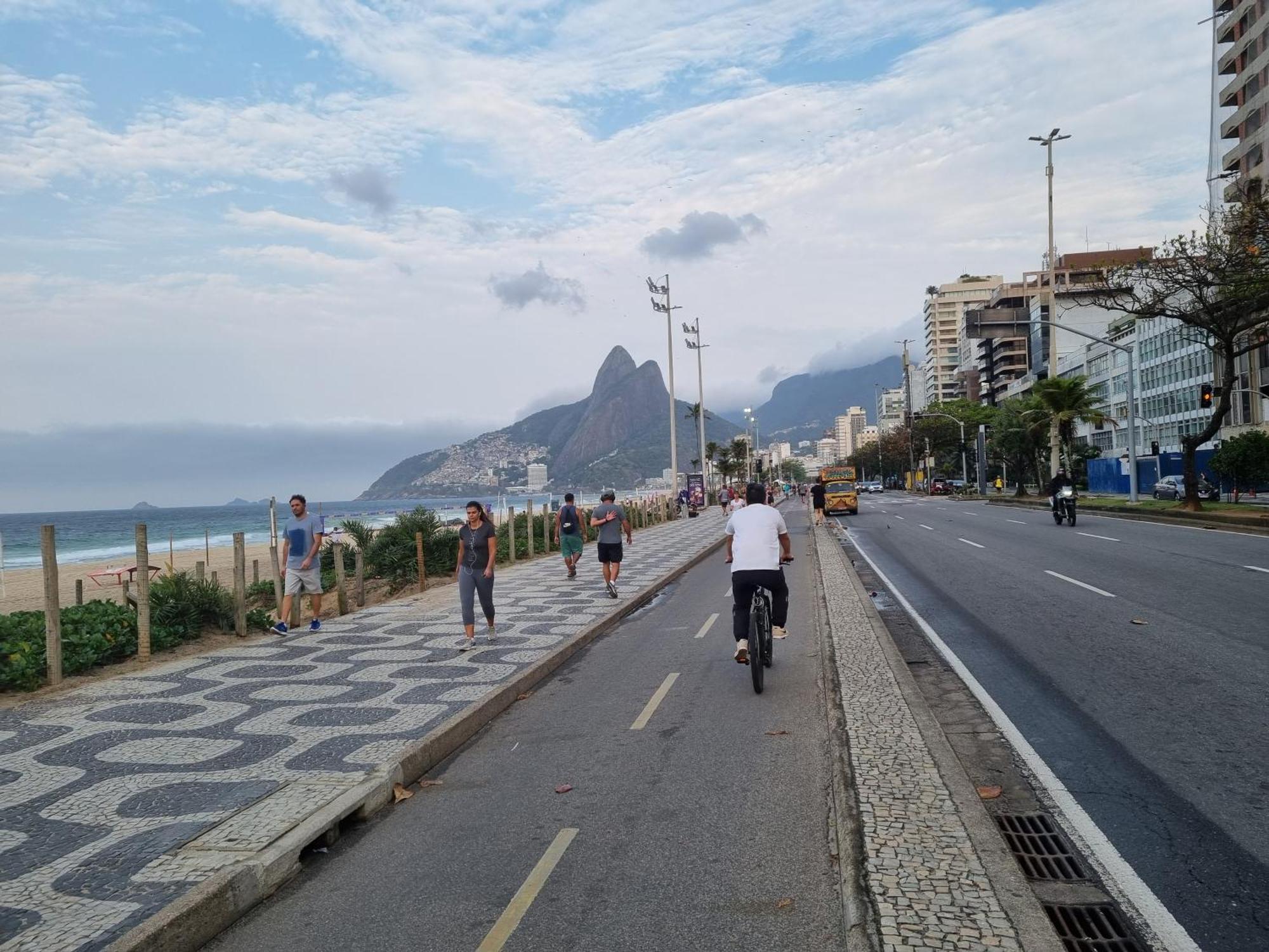 C Vista Livre E Pertissima Praias Ipanema Leblon Arpoador Copacabana E Do Cristo Redentor Do Bondinho Pao De Acucar Etc Chegando Cedo Que O Check-in Do Meio-dia, Deixe Suas Malas E Va Se Divertir, Idem No Check-out 10h Manha Habitación en casa particular *