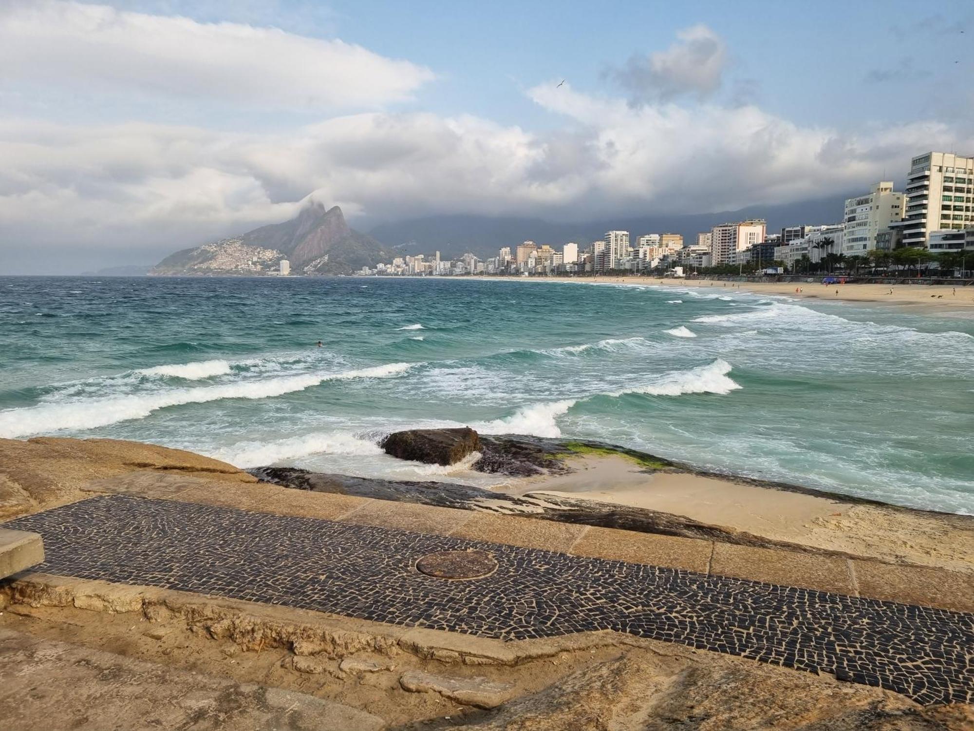 C Vista Livre E Pertissima Praias Ipanema Leblon Arpoador Copacabana E Do Cristo Redentor Do Bondinho Pao De Acucar Etc Chegando Cedo Que O Check-in Do Meio-dia, Deixe Suas Malas E Va Se Divertir, Idem No Check-out 10h Manha *