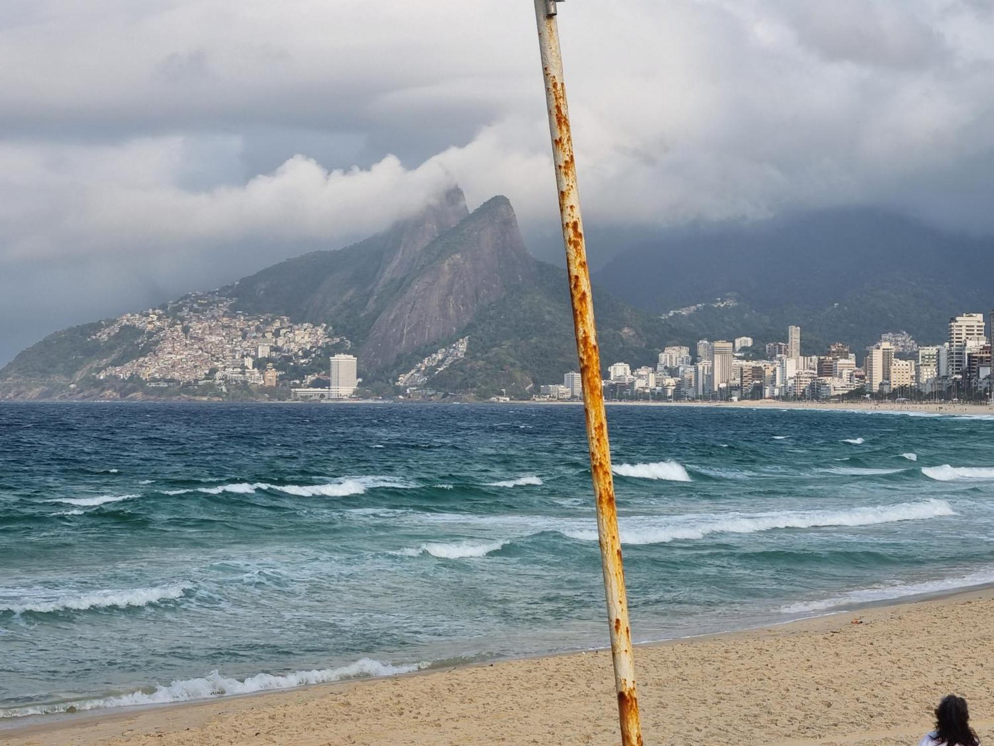 C Vista Livre E Pertissima Praias Ipanema Leblon Arpoador Copacabana E Do Cristo Redentor Do Bondinho Pao De Acucar Etc Chegando Cedo Que O Check-in Do Meio-dia, Deixe Suas Malas E Va Se Divertir, Idem No Check-out 10h Manha Habitación en casa particular Río de Janeiro
