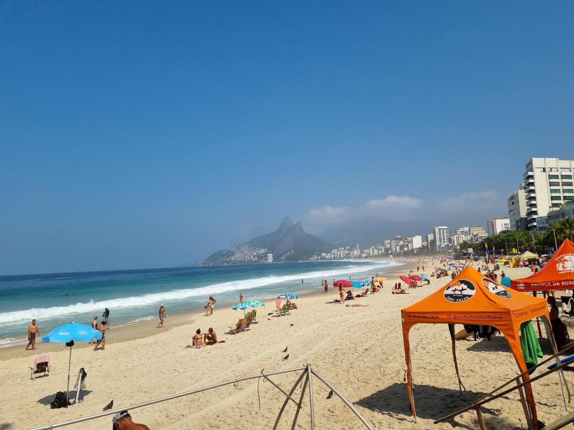 Habitación en casa particular C Vista Livre E Pertissima Praias Ipanema Leblon Arpoador Copacabana E Do Cristo Redentor Do Bondinho Pao De Acucar Etc Chegando Cedo Que O Check-in Do Meio-dia, Deixe Suas Malas E Va Se Divertir, Idem No Check-out 10h Manha Río de Janeiro