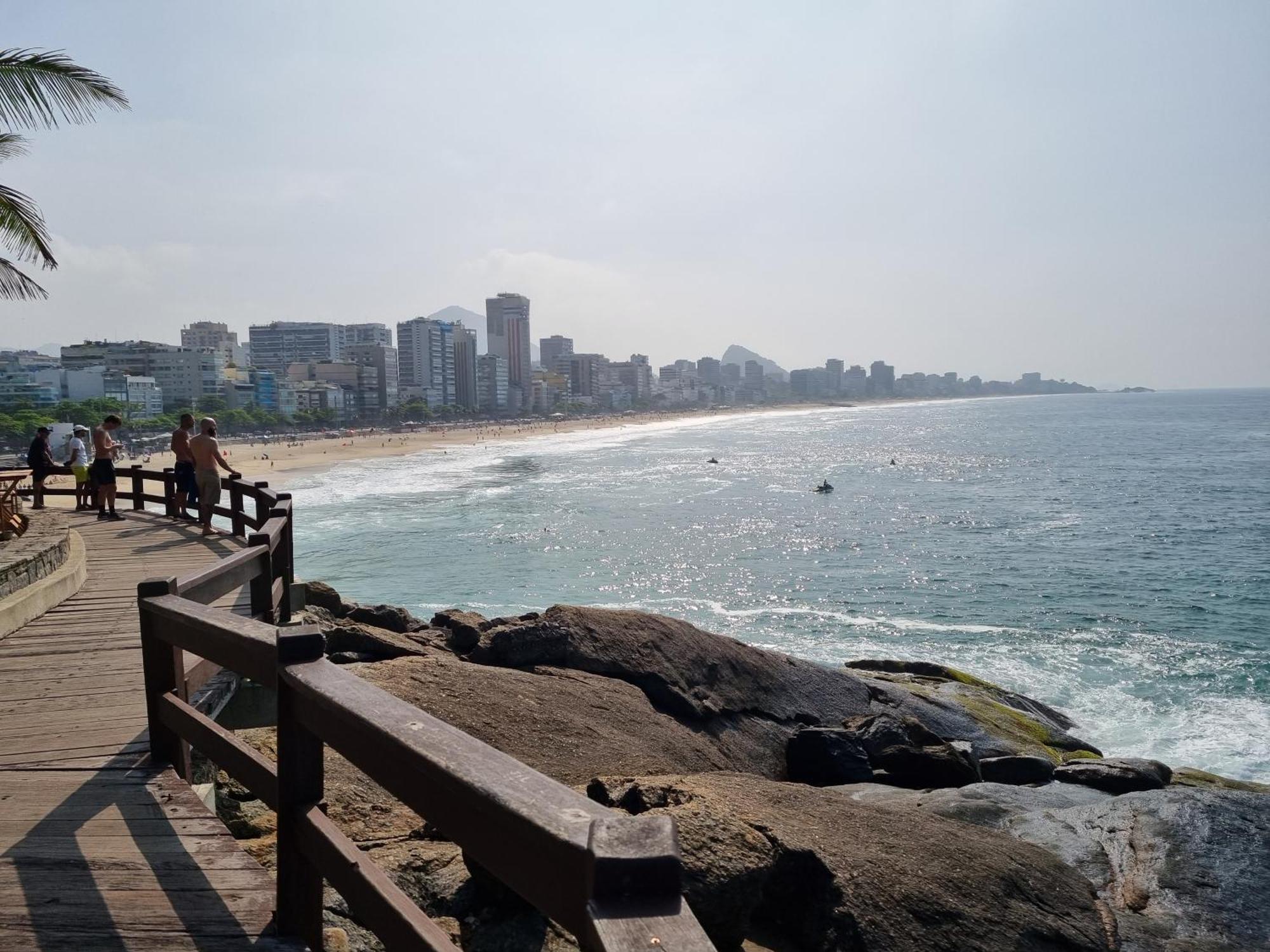 C Vista Livre E Pertissima Praias Ipanema Leblon Arpoador Copacabana E Do Cristo Redentor Do Bondinho Pao De Acucar Etc Chegando Cedo Que O Check-in Do Meio-dia, Deixe Suas Malas E Va Se Divertir, Idem No Check-out 10h Manha Habitación en casa particular
