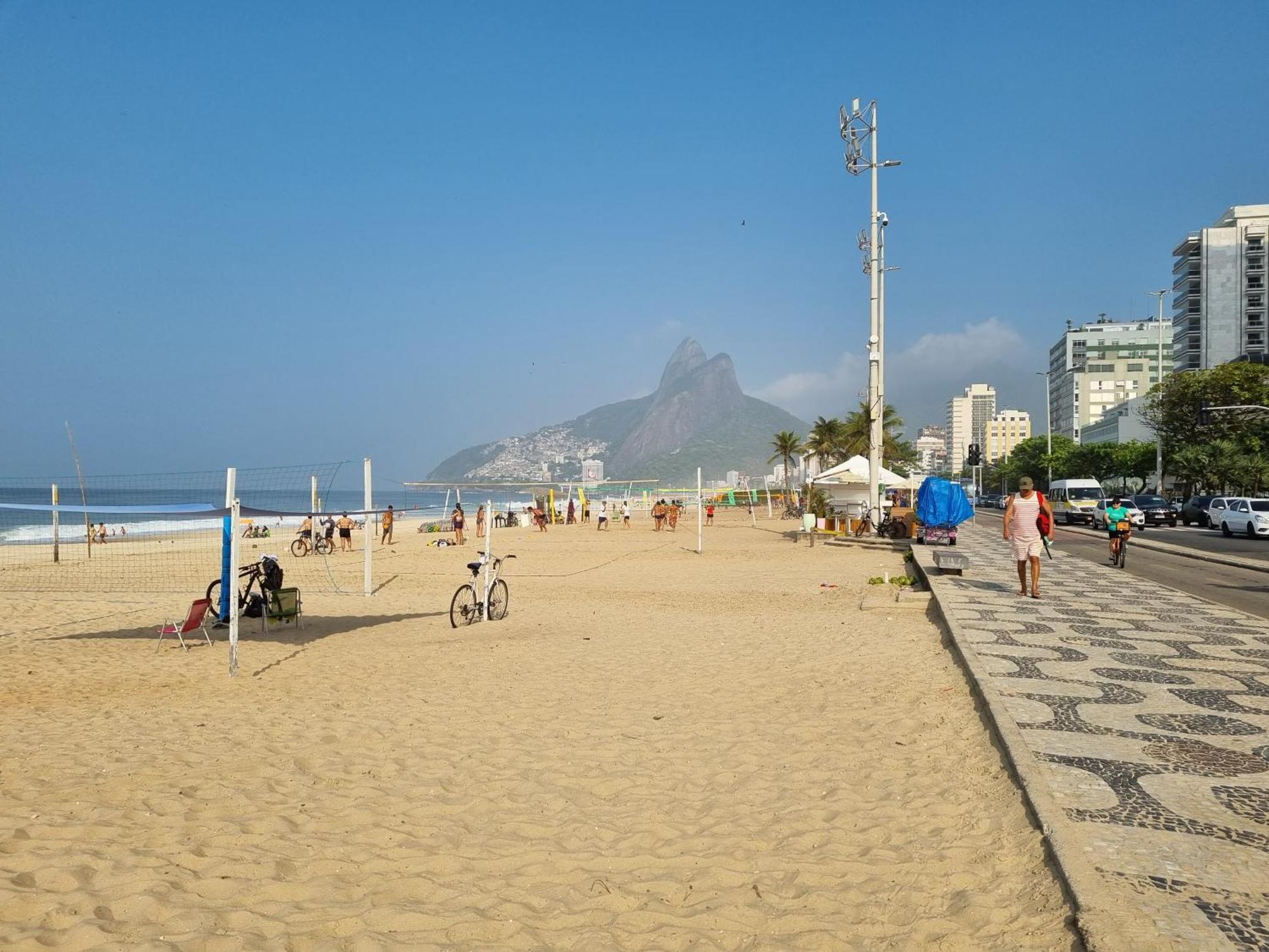 C Vista Livre E Pertissima Praias Ipanema Leblon Arpoador Copacabana E Do Cristo Redentor Do Bondinho Pao De Acucar Etc Chegando Cedo Que O Check-in Do Meio-dia, Deixe Suas Malas E Va Se Divertir, Idem No Check-out 10h Manha Habitación en casa particular *